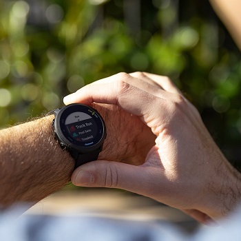 Garmin Forerunner 55, простые в применении умные GPS – часы для бега