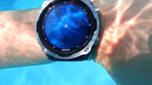 Работа часов Descent Mk2 под водой - экран навигации на точку