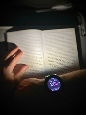 fenix 7X Sapphire Solar - позволяет читать в темноте книги, имеется фонарик